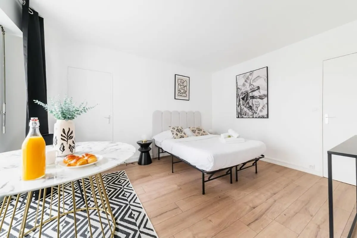 Studio Chaleureux Avec Terrasse - 18 - 2p Apartment Paris
