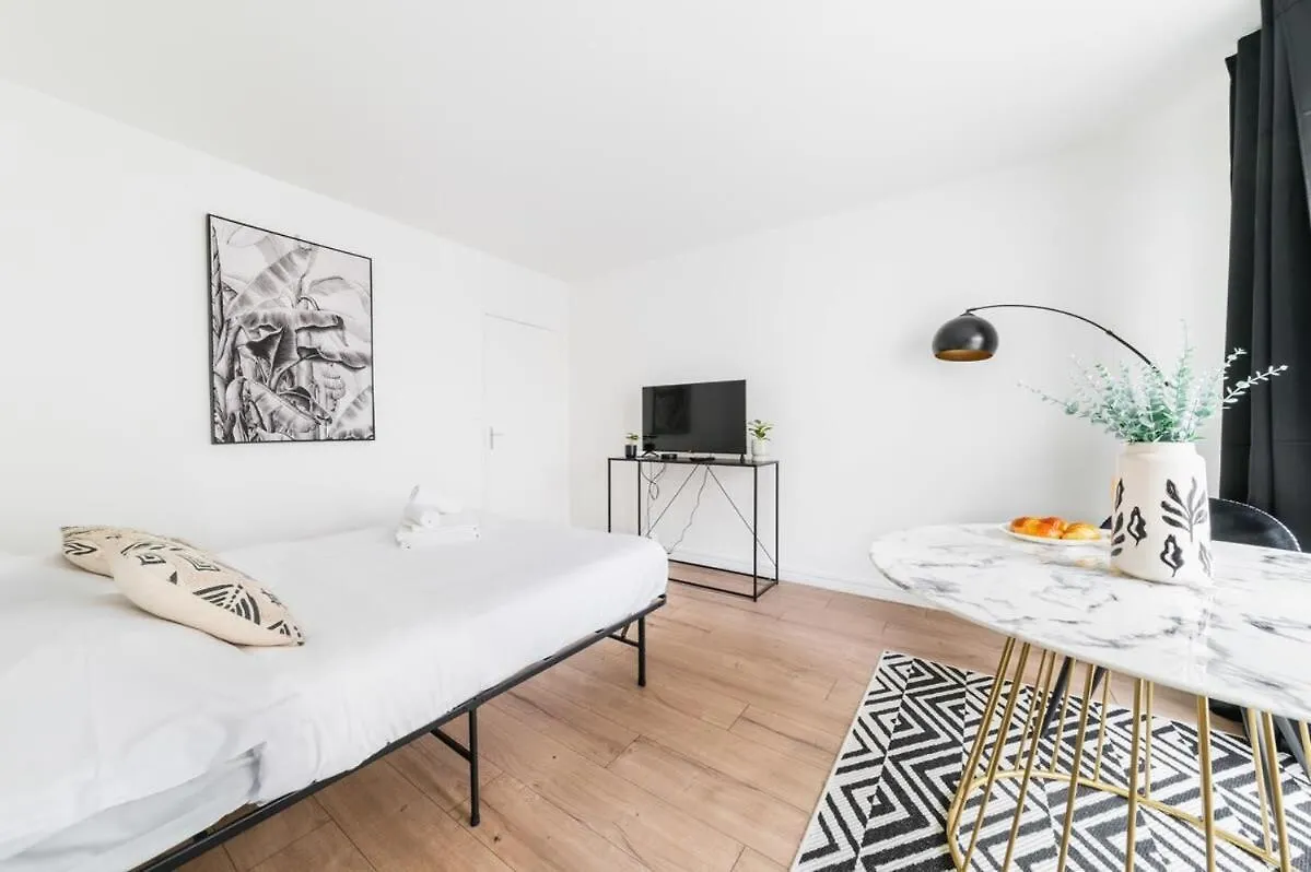 Studio Chaleureux Avec Terrasse - 18 - 2p Paris